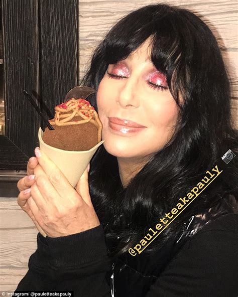 Cher Surprises Fans In New Zealand After Stopping For Ice Cream Daily Mail Online