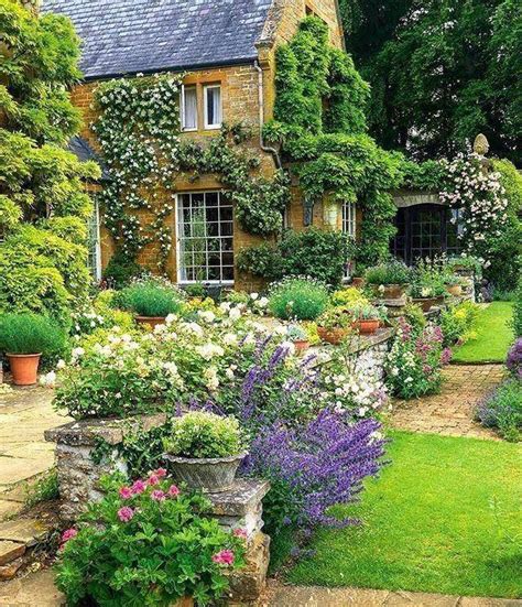 Pin By Mirel Gottesman On Love This Small English Garden Cottage