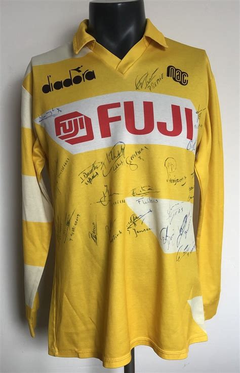 This year he's playing on loan for nac breda, and pep guardiola must be licking his lips at the talent that will be coming back to him in the summer. NAC Breda Home voetbalshirt 1990 - 1991.