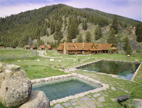 Carole King’s 128-Acre Ranch in Idaho Is up for Sale | Guest cabin