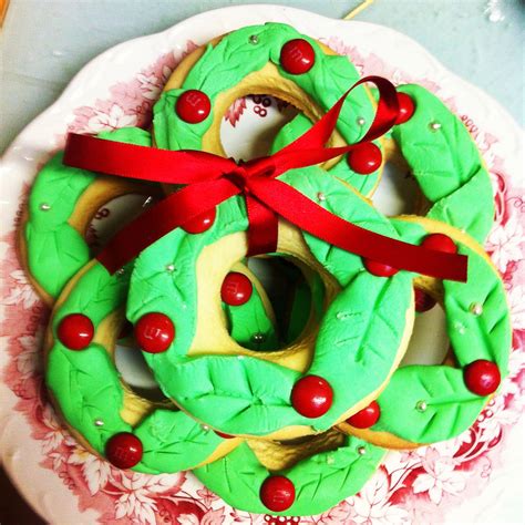 Christmas wreaths represent a lot of different things, depending on the way they're decorated and the culture they're found in. Christmas wreath cookies | Christmas wreath cookies, Christmas wreaths, Baking