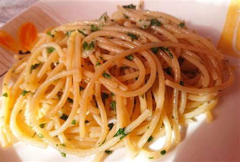 6 thoughts on spaghetti aglio olio e peperoncino. Aglio Olio Peperoncino E Pesto / Spaghetti ajo e oio e ...