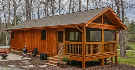 Mountain laurel lodge is a 5br, 4.5ba log cabin with hot tub, game room with pool table, bar, hd smart tv, fireplace! Tour the beautifully cozy Laurel Escape with us
