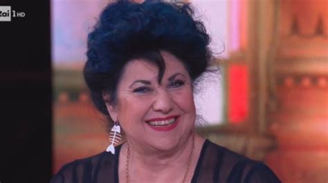 Ospite nella trasmissione di rai1, l'attrice ha risposto alle domande di serena bortone e detto di essersi sottoposta all'ipnosi regressiva, una pratica con cui puoi tentare di andare a fare una corsa nelle tue vite precedenti. Casting co-protagonista per nuova serie tv "Sorelle per ...