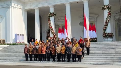 Ketika netizen twitter ditanya soal siapa sih artis indonesia yang mirip bintang korea, jawabannya bikin ngakak! Susunan Kabinet Indonesia Maju Jokowi-Ma'ruf - Suara Surabaya