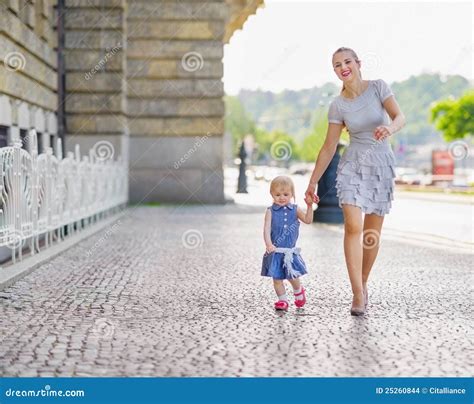 A Mother And Her Baby Walking In Winter Hoodoo Wallpaper