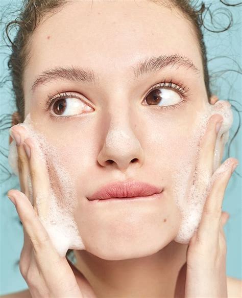 4 Productos De Skincare Que Necesitas Durante Tus 20 Mujer De 10