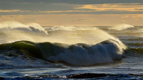 Download Wallpaper 3840x2160 Waves Sea Spray Sky 4k Uhd 169 Hd