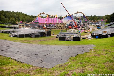 Overzichtsbeelden Opbouw Tomorrowland Festivaldomein De Schorre Boom Joren De Weerdt