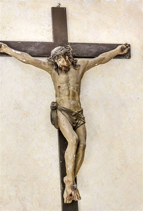 Figura Jesucristo Crucificado En Una Cruz De Madera