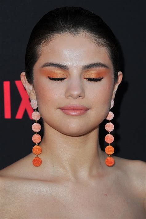 Selena Gomez Wearing Peach Eye Makeup March 2017 Popsugar Beauty