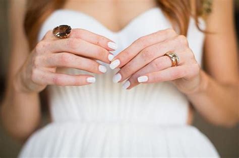 ونزلت ليلا بين مكة والمدينة في شأن الحديبية. أي من هذه الأفكار هي الأجمل بالنسبة لك؟ | Wedding day nails