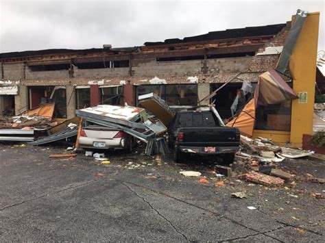 Tornado Touches Down In Tulsa Oklahoma At Least 25 People Injured In