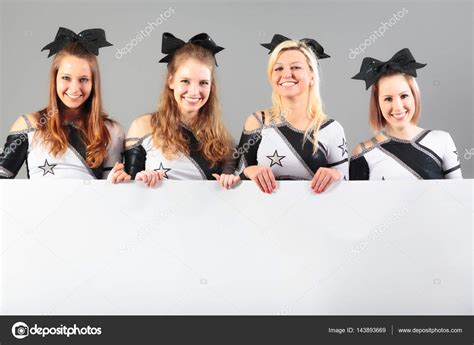 Groupe De Pom Pom Girls Tenant Laffiche Blanche Image Libre De Droit Par Nullplus © 143893669