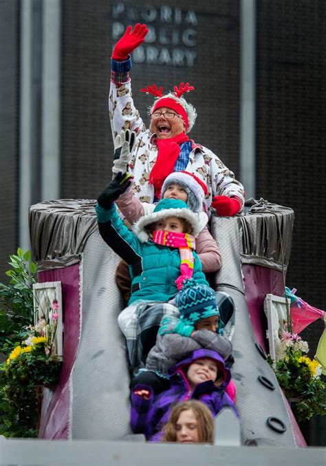 Oldest Santa Parade In Nation Carries On In Peoria Homecoming Spirit
