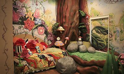 A show full of creativity, hope and laughter!!. Inside That Kemah House of Theme Extremes | Swamplot