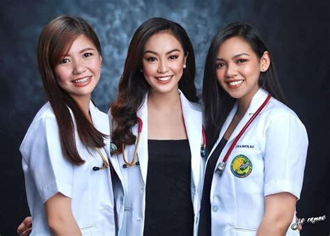 Best Friends Go Viral For Becoming Doctors Together