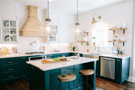 Originaire des ardennes, bleu pétrole, c'est avant tout la rencontre en 2014/2015 de 5 passionnés de. The Lovely Deco: Une cuisine bleu pétrole