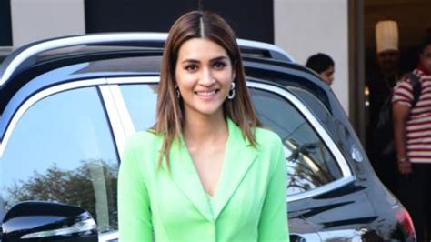 Kriti Sanon In Vibrant Green Pantsuit Makes Heads Turn At Mumbai Airport Pics Flipboard