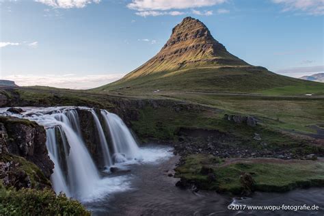 Kirkjufell Mit Wasserfall Im Vordergrund Foto And Bild Landschaft