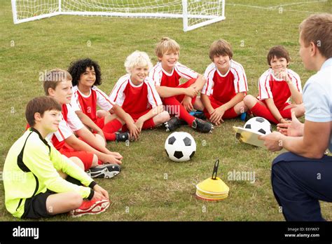 Junior Football Hi Res Stock Photography And Images Alamy
