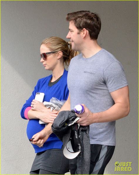 Pregnant Emily Blunt S Baby Bump Is Getting Bigger Bigger Photo