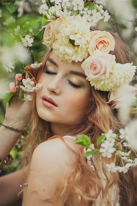 pin by destiny of beauty 𝓫𝔂 𝓚𝓪𝓽𝓲𝓮 𝓖𝓻𝓪 on flower ⚘ girl ¨ ¨ flowers in hair flower goddess
