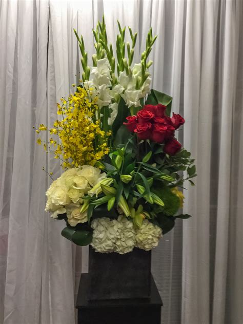 Below are some common questions about the although descriptions of flowers at funerals are found in the talmud, most rabbis discourage the use of the cloth remains on the coffin from the beginning of the service until it is lowered into the grave. Clusters Funeral Arrangement 44 in Pasadena, CA | Duran's ...