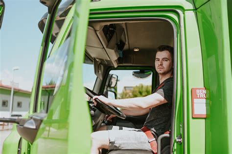 Jak Zostać Kierowcą Ciężarówki Ośrodek Szkolenie Atut Nowy Sącz
