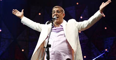 'no inverno, as pessoas ficam mais elegantes, não é mesmo? Houve rumores de que Zeca Pagodinho chegou a desmaiar ...