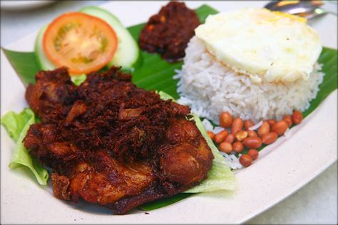 Nasi lemak tips dan cara emak saya memasak. nasi-lemak-ayam-berempah | Flickr - Photo Sharing!