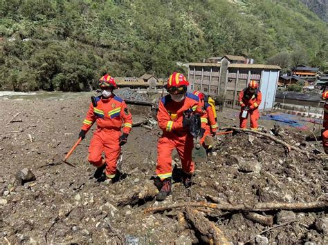 开屏新闻 云南贡山县独龙江乡突发泥石流灾害致6人失联，救援力量已抵达现场