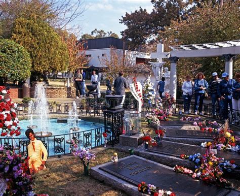 Elvis Presley Burial At Graceland Editorial Image Image Of Presley