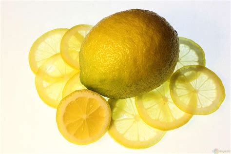 Inoltre a differenza di quello ad usare l'aceto al posto dall'ammorbidente ma ho letto che non bisogna mischiarlo al detersivo. 7 Trucchi geniali per smettere di stirare - Foto 1 di 7 ...