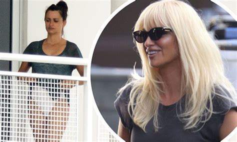 Penelope Cruz Takes A Break From Filming Versace Tv Drama Daily Mail Online