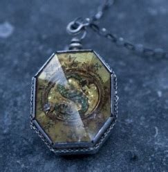 Slytherin was also quite proud and vain, as he went to the trouble of immortalising his image in the chamber of secrets in the form of a titanic statue standing several dozen feet tall, something that the other three founders were never known to have done. Zalazar Zwadderich's Medaillon | Harry Potter Wiki ...