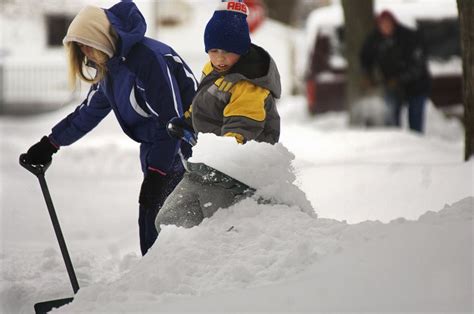 Winter Returns Flint Area Hit With 10 Inches Of Snow