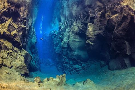 This Is What Its Like To Dive Between Two Continents Huffpost Life