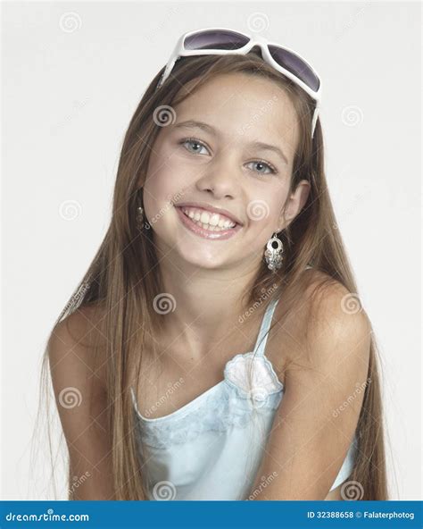 Retrato Adolescente Da Menina Foto De Stock Imagem De Jeans Vestido