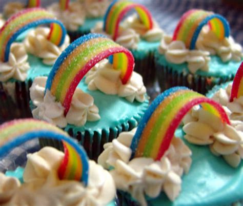 Patrick's day, for a kid's birthday party or any rainbow themed party. Ergo... : Rainbow Cupcakes for St. Patty's Day!!