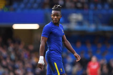 Hij tekende in juli 2016 een contract tot medio 2021 bij chelsea, dat circa 40 miljoen euro voor hem betaalde aan olympique marseille. Report states Chelsea's answer after Bruce targeted 26 ...