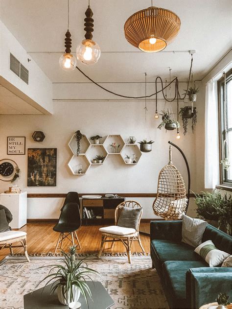 The insides embellished in retro style are frequently a blend of improvements and furniture from the 50s to the 70s or 80s. 43 Comfy Clean Vintage Living Room Decorating Ideas | Home ...