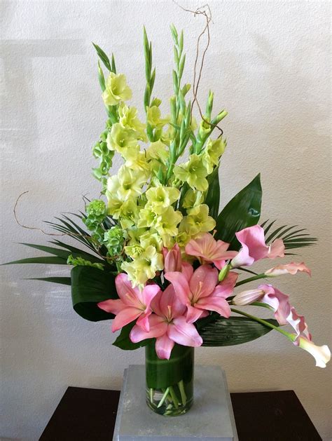 Artistically designed flower arrangements for birthdays, anniversary, new baby, sympathy or any occasion. Lucky to be Green in Las Vegas, NV | Signature Flowers ...