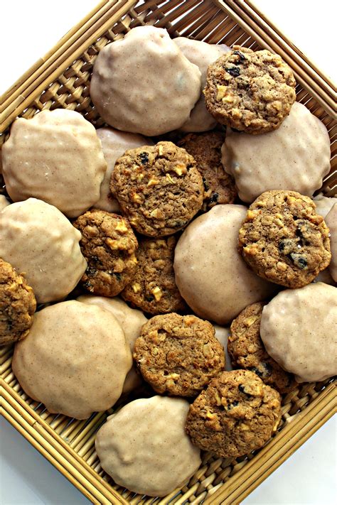 Allrecipes has more than 80 trusted oatmeal raisin cookie recipes complete with ratings, reviews and baking tips. Apple Raisin Oatmeal Cookies - The Monday Box