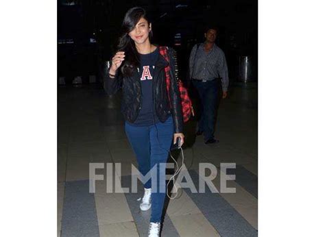 Shruti Haasan Spotted At The Airport