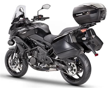 The tourer edition comes equipped with panniers, bags, handguards and tank pad. Kawasaki VERSYS 650 GRAND TOURER 2016 - Fiche moto ...