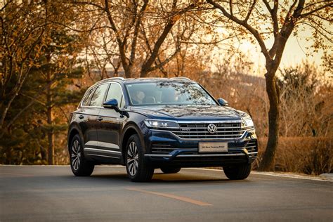 New Volkswagen Touareg Phev Debuts With 367 Hp 2 Liter Turbo System