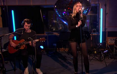 Watch Miley Cyrus And Mark Ronson Perform Ariana Grandes No Tears