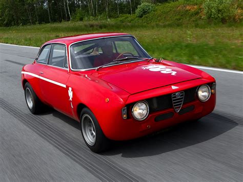 Years later he fell in love with this car, a 1969 alfa romeo gt 1300 junior, originally colored giallo ocra (ochre yellow) because it reminded him of the story his parents had recounted about faisal. Alfa Romeo Giulia GT 1300 Junior | Classic For Young