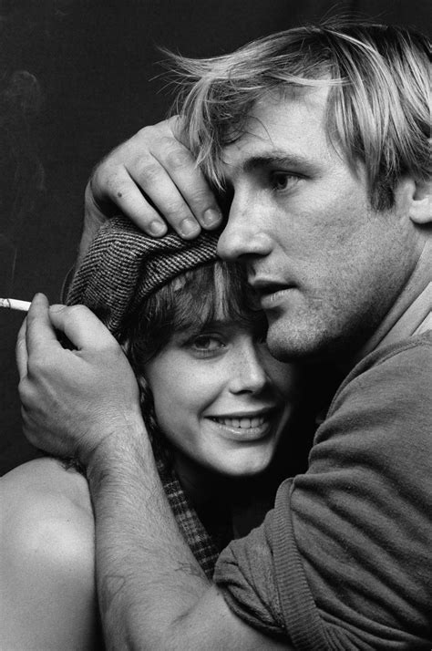 Rád se jimi nechává unášet, zdá se, jako by jej strhávaly s sebou až do hlubin jejich zoufalství a radostí. Gérard Depardieu and Sylvia Kristel (con imágenes ...